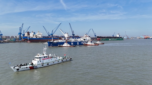 环球策路 中国首单修造船厂LNG船对船加注在上海长兴岛顺利完成