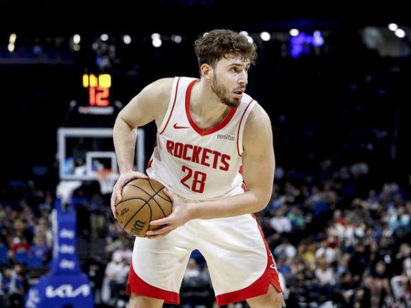 卓盛国际 命中率仅23%！你必须练出三分，火箭请求申京，还让范乔丹开绿灯