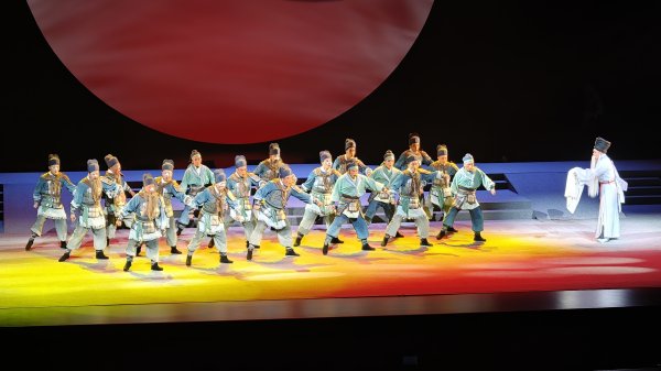 永崋证券 青年演员雷云刘咏涵领衔 川剧《梦回东坡》角逐第十八届文华奖